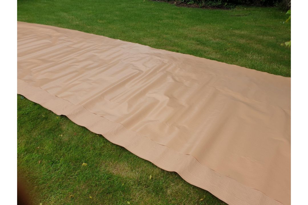 1x roll of Fibre reinforced tarpaulin - 4m wide x 50m long - Image 7 of 10