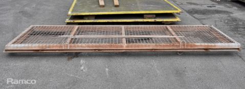 2x steel mesh gates - W 1040 x D 60 x H 3400mm