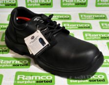 2x pairs of V12 V6411.01 Oxen safety shoes - UK 11