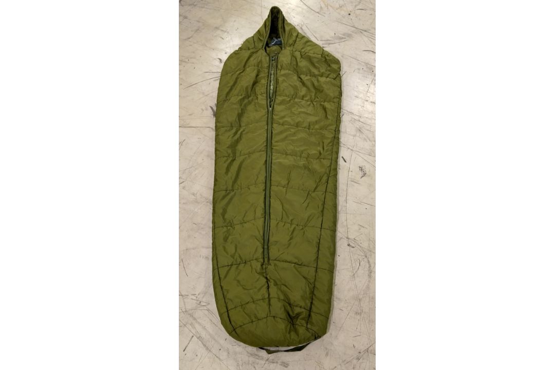 180x Medium weight sleeping bags (may include artic) - see pictures for examples - Image 9 of 12