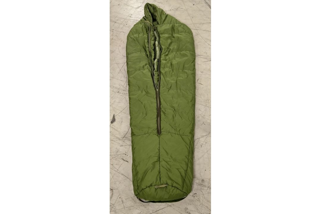 180x Medium weight sleeping bags (may include artic) - see pictures for examples - Image 5 of 12