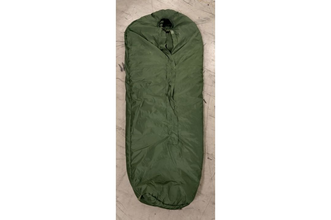 180x Medium weight sleeping bags (may include artic) - see pictures for examples - Image 11 of 12
