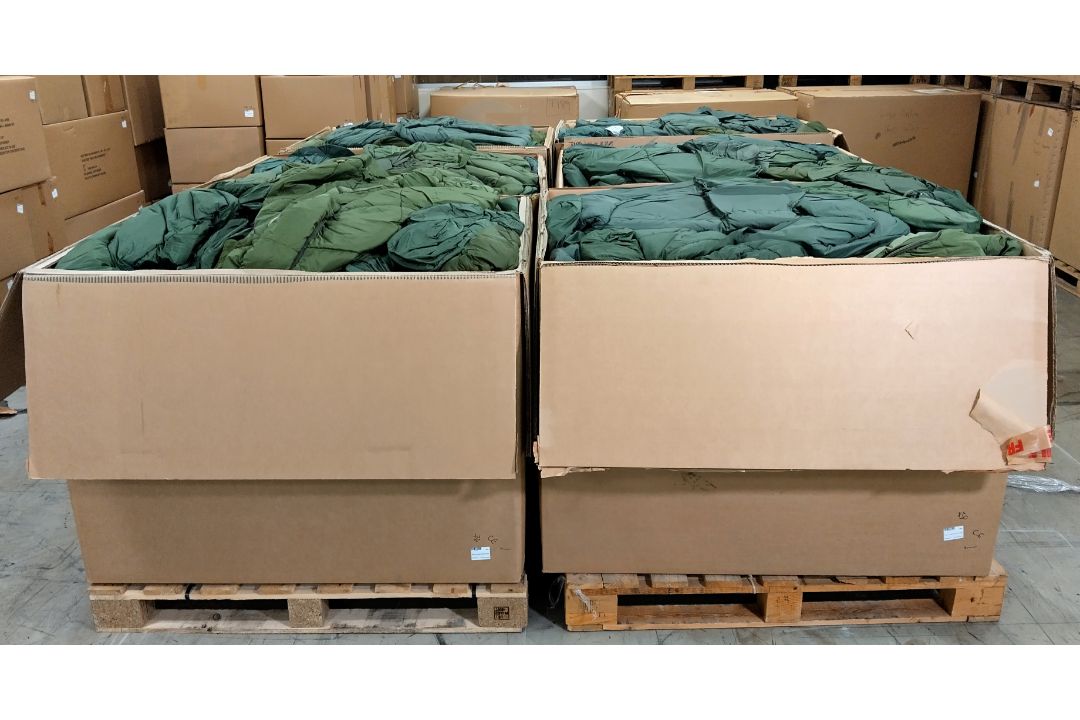 180x Medium weight sleeping bags (may include artic) - see pictures for examples - Image 2 of 12