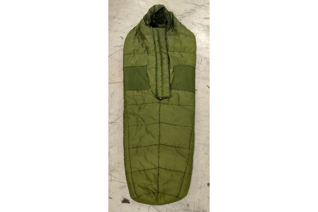 180x Medium weight sleeping bags (may include artic) - see pictures for examples - Image 12 of 12