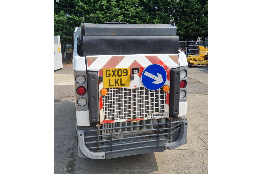 GX09 LKL - 2009 142A 101T Johnston compact road sweeper - 12012 Miles - 2970cc Diesel - Image 5 of 15