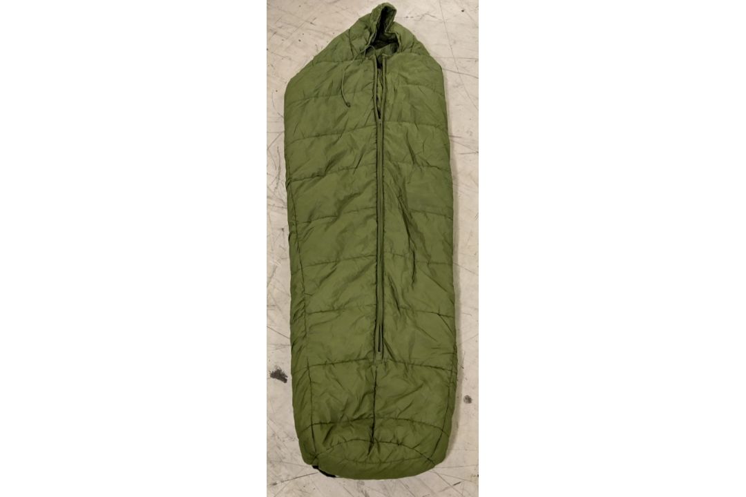 180x Medium weight sleeping bags (may include artic) - see pictures for examples - Image 7 of 12
