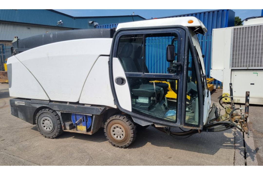 GX09 LKL - 2009 142A 101T Johnston compact road sweeper - 12012 Miles - 2970cc Diesel - Image 1 of 15