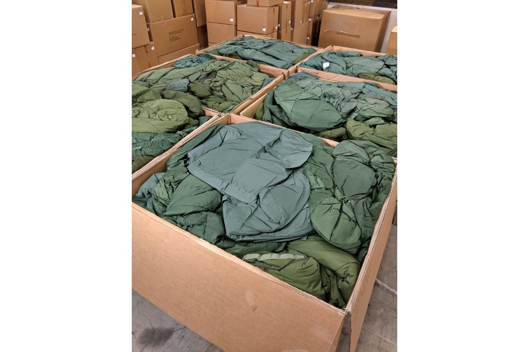 180x Medium weight sleeping bags (may include artic) - see pictures for examples - Image 3 of 12