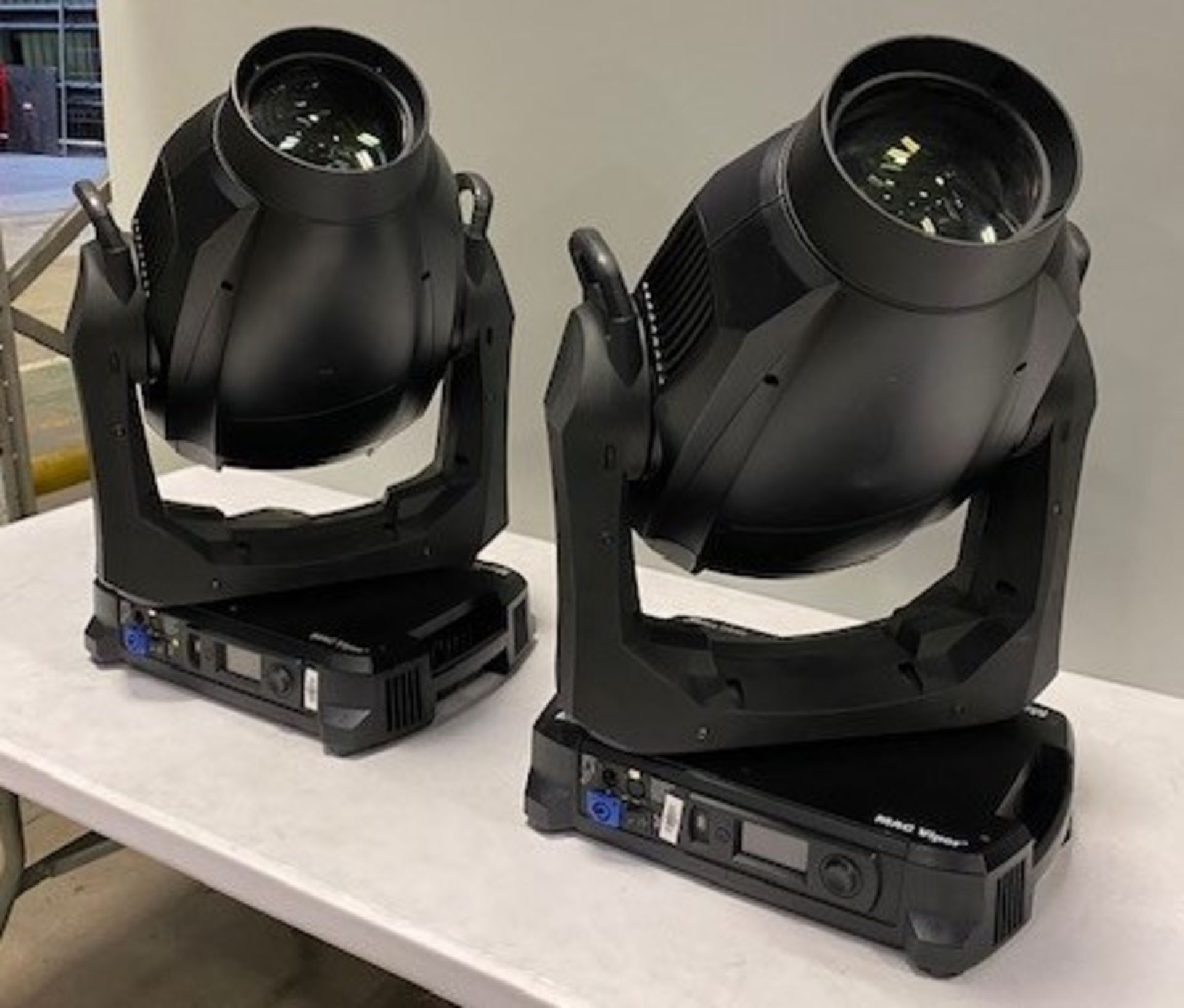 2x Martin Mac Viper Profile and Martin brackets in flight case - 122 x 60 x 100cm - 149kg - Image 2 of 4