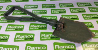 30x British Forces collapsible shovels