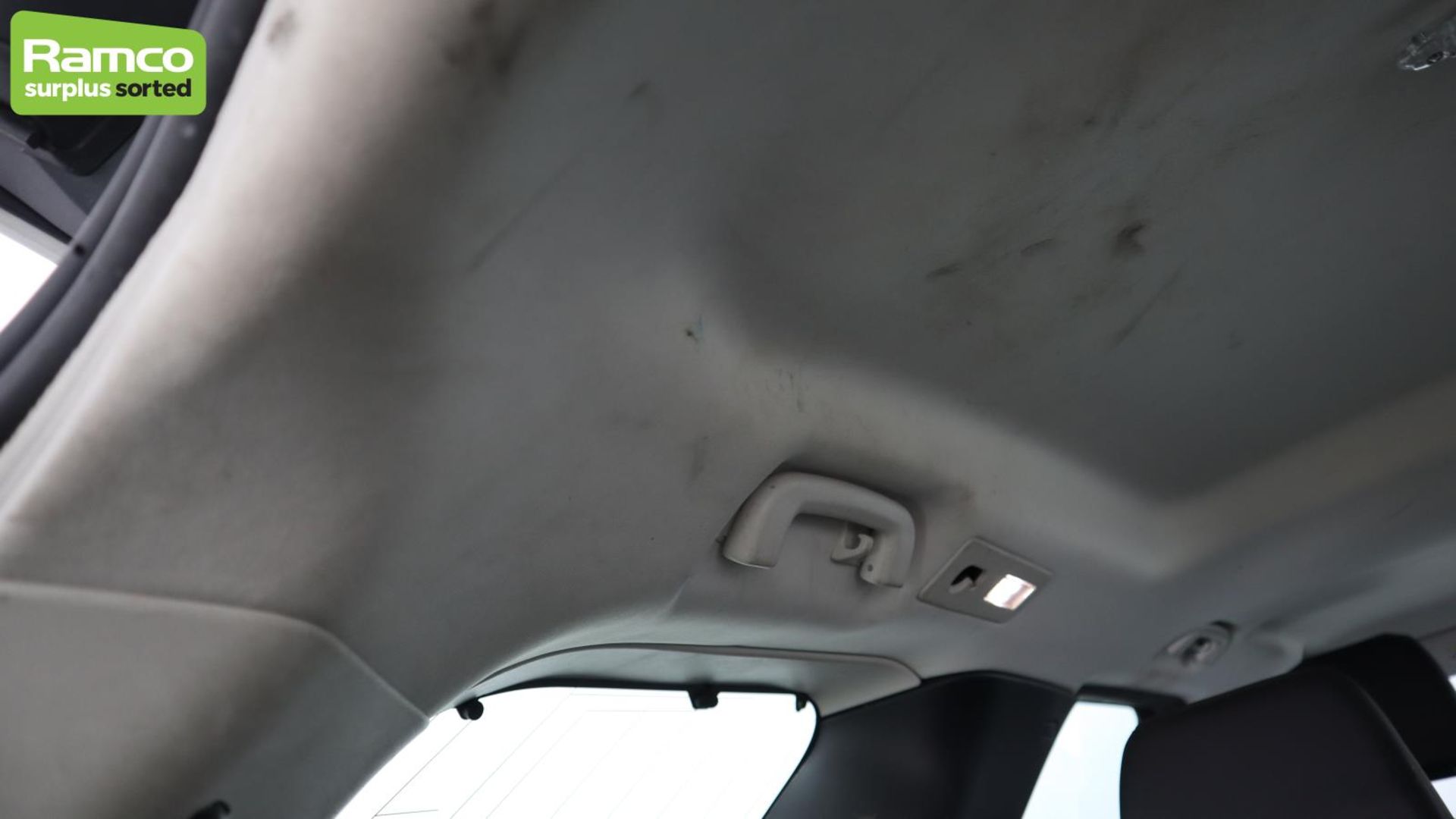 Land Rover Discovery 5 SDV6 3.0 DSE - BA68 OMK - Image 53 of 57