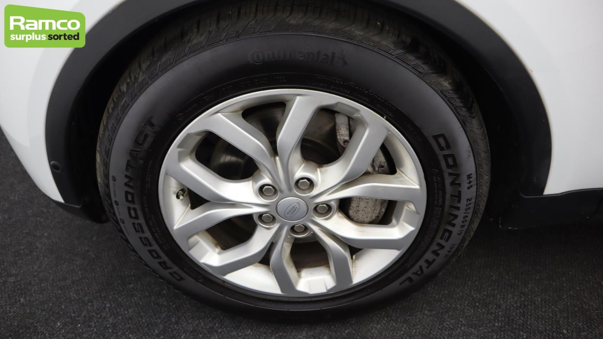 Land Rover Discovery 5 SDV6 3.0 DSE - BA68 OMK - Image 44 of 57