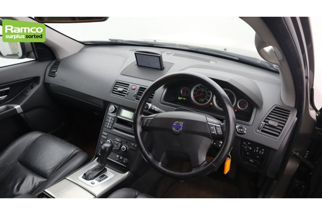 Volvo XC90 D5 AWD 2.4L - AO61 KAX - Image 10 of 64