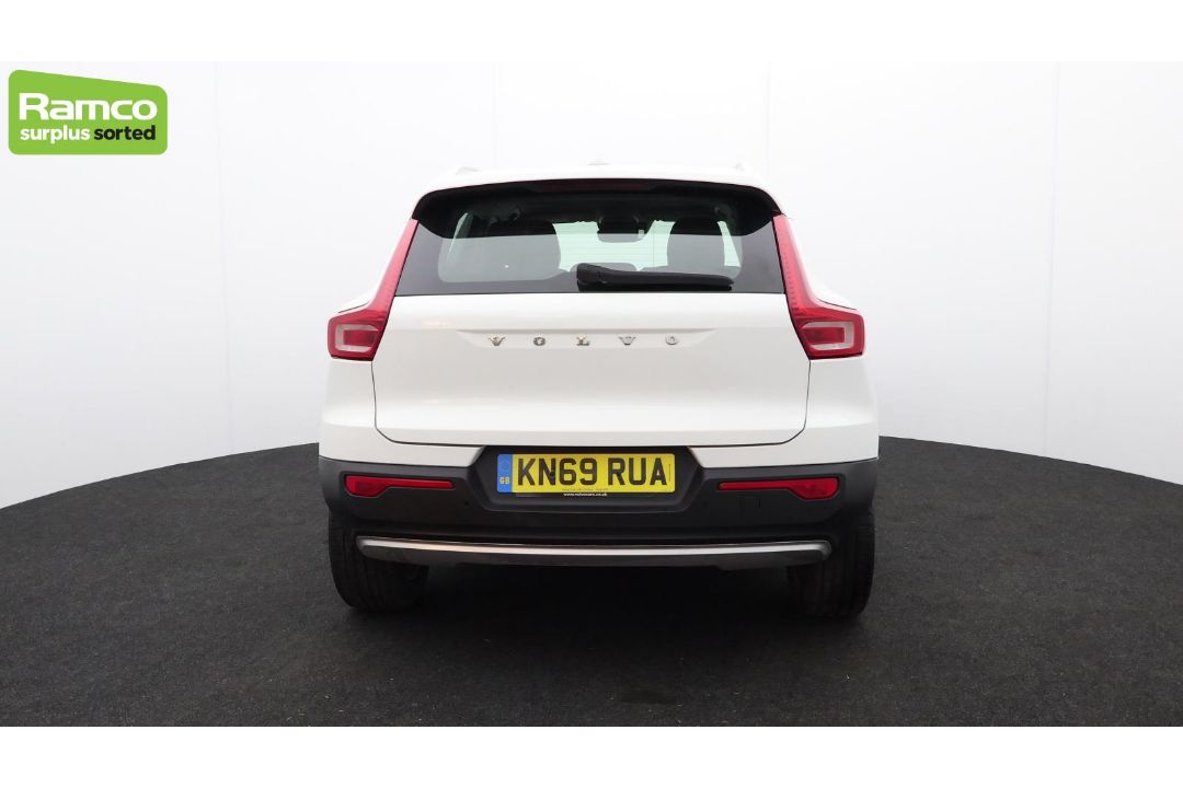 Volvo XC40 Momentum Pro D3 AWD Estate 2.0L - KN69 RUA - Image 6 of 37