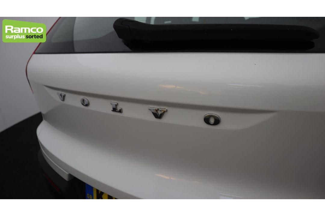 Volvo XC40 Momentum Pro D3 AWD Estate 2.0L - KN69 RUA - Image 23 of 37