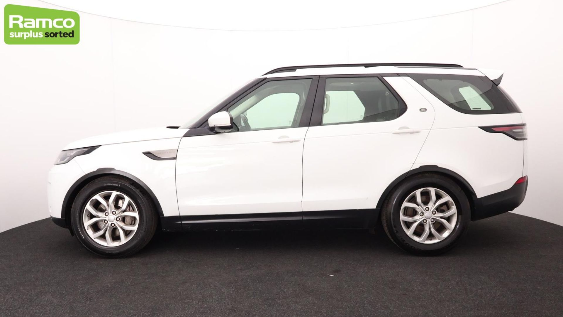 Land Rover Discovery 5 SDV6 3.0 DSE - BA68 OMK - Image 8 of 57