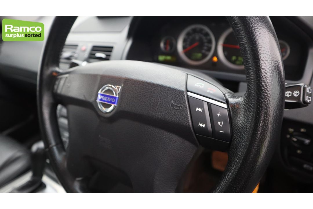 Volvo XC90 D5 AWD 2.4L - AO61 KAX - Image 18 of 64