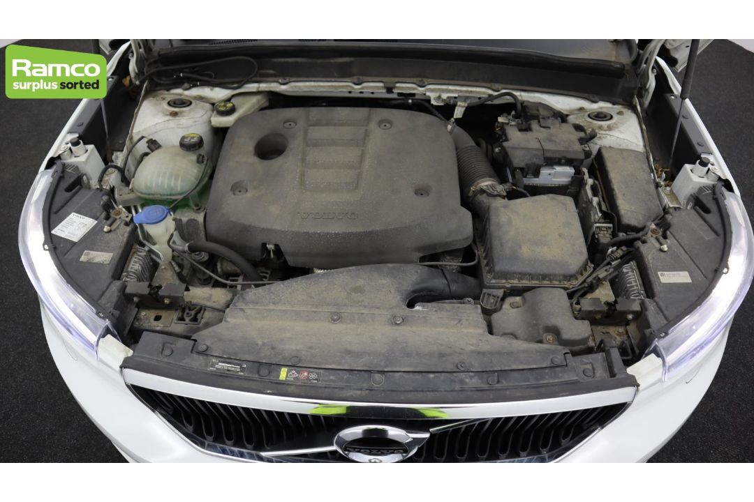 Volvo XC40 Momentum Pro D3 AWD Estate 2.0L - KN69 RUA - Image 35 of 37