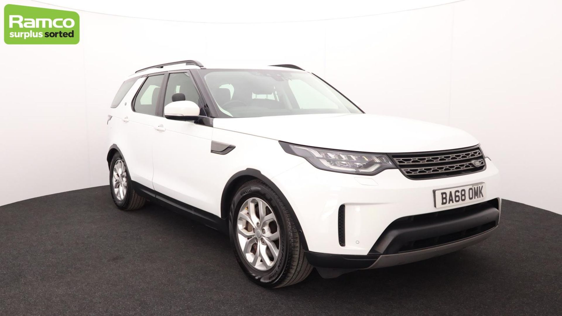 Land Rover Discovery 5 SDV6 3.0 DSE - BA68 OMK - Image 3 of 57