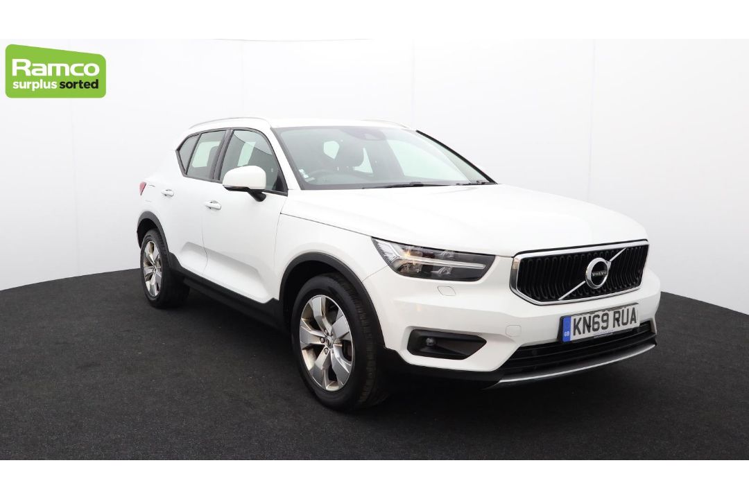 Volvo XC40 Momentum Pro D3 AWD Estate 2.0L - KN69 RUA - Image 3 of 37