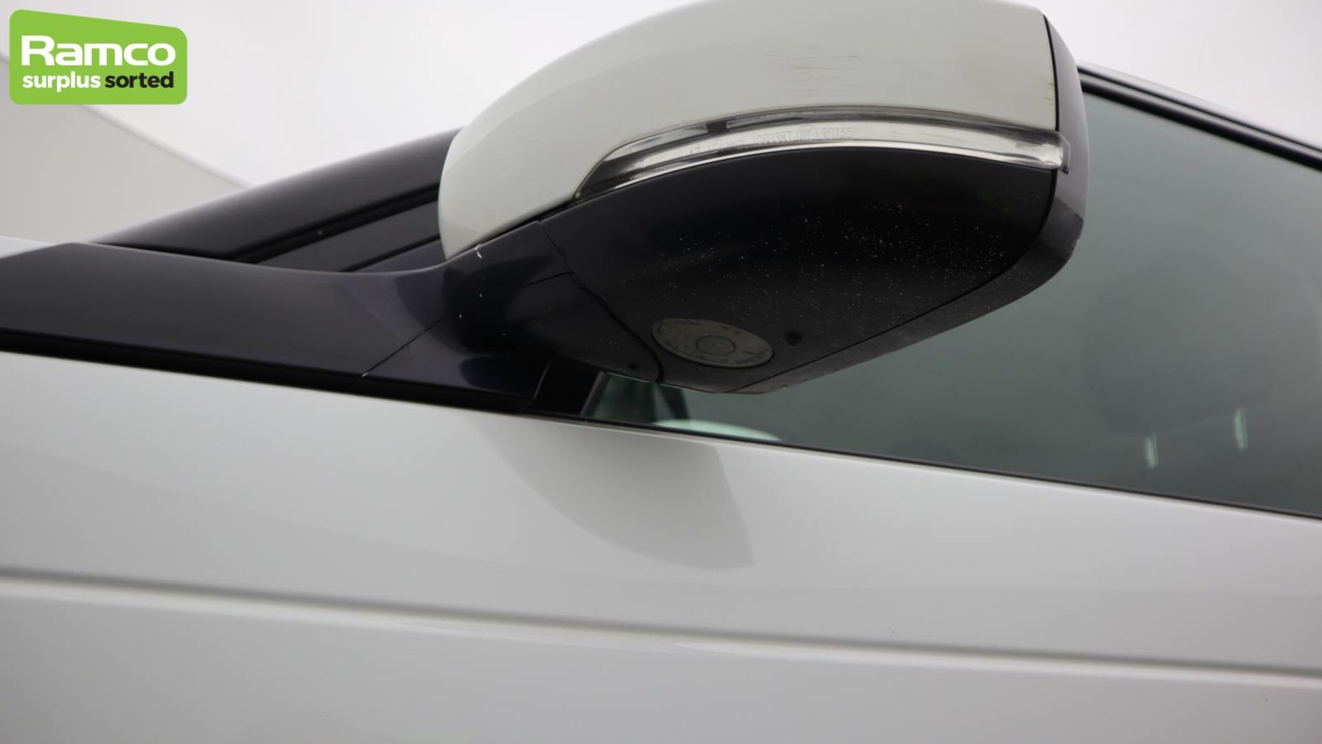 Land Rover Discovery 5 SDV6 3.0 DSE - BA68 OMK - Image 38 of 57