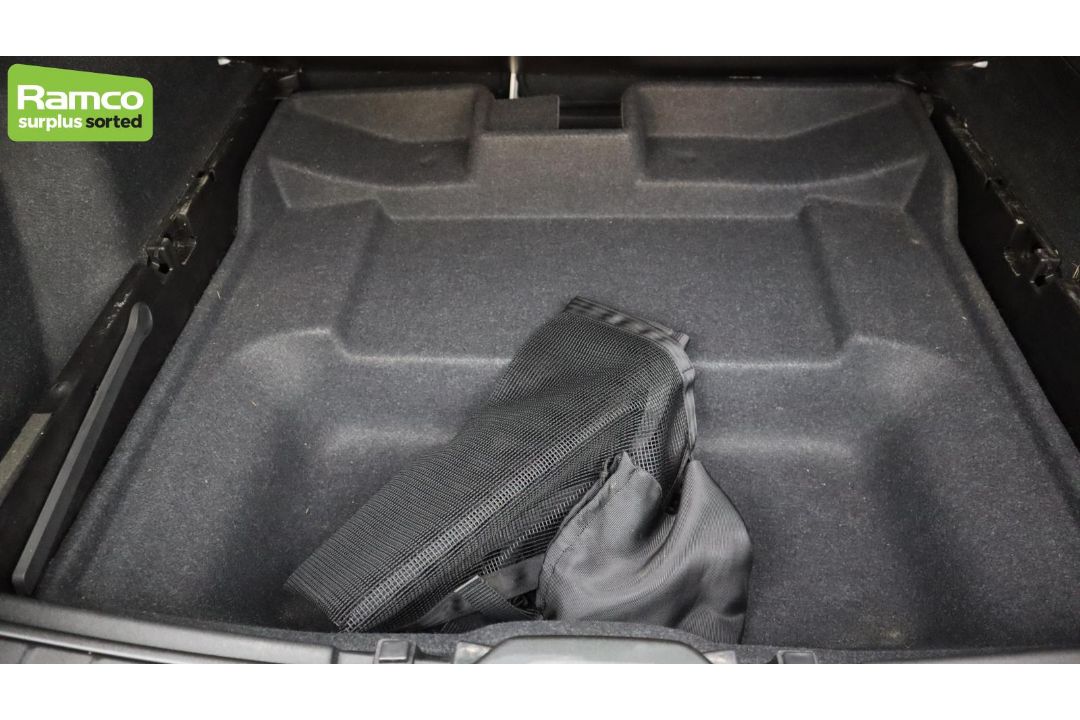 Volvo XC40 Momentum Pro D3 AWD Estate 2.0L - KN69 RUA - Image 26 of 37