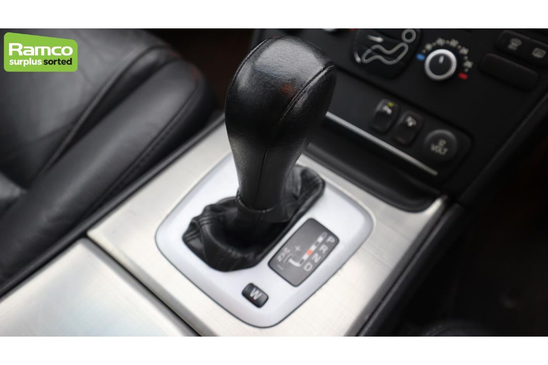 Volvo XC90 D5 AWD 2.4L - AO61 KAX - Image 16 of 64