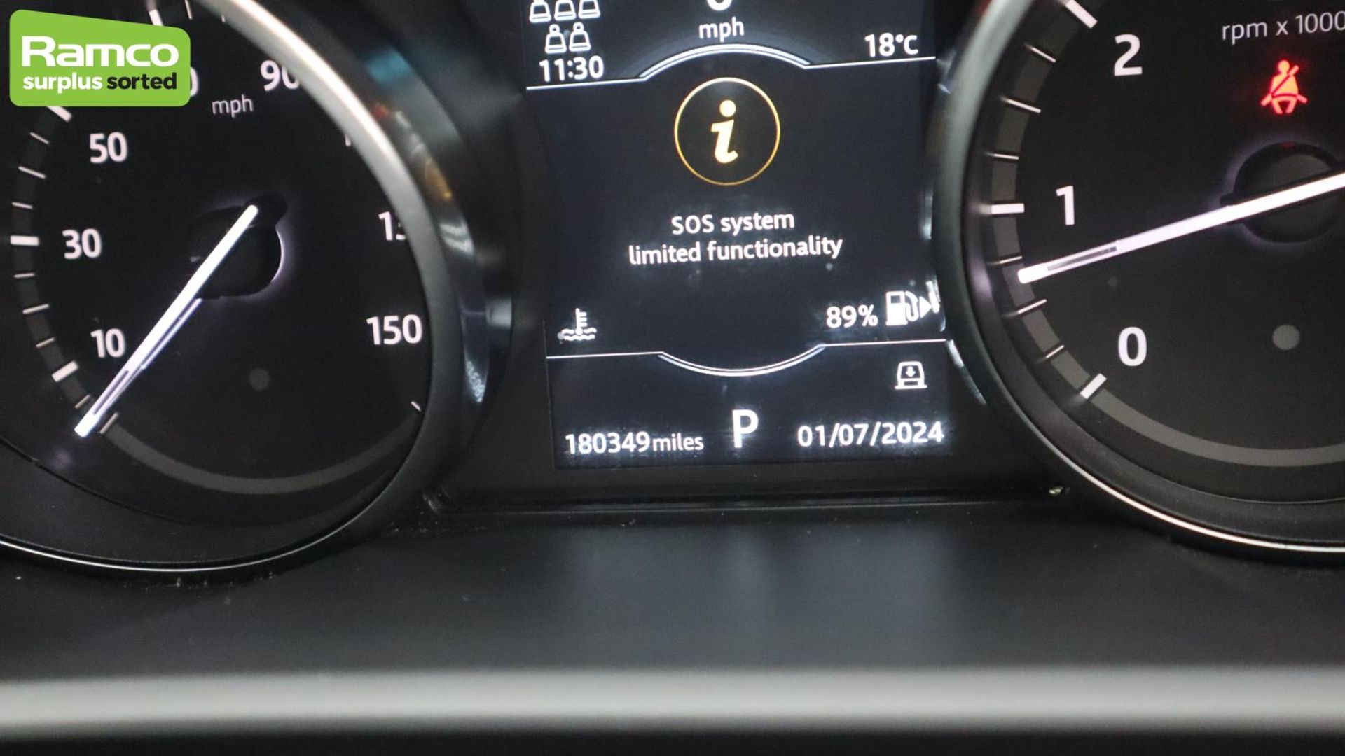 Land Rover Discovery 5 SDV6 3.0 DSE - BA68 OMK - Image 13 of 57