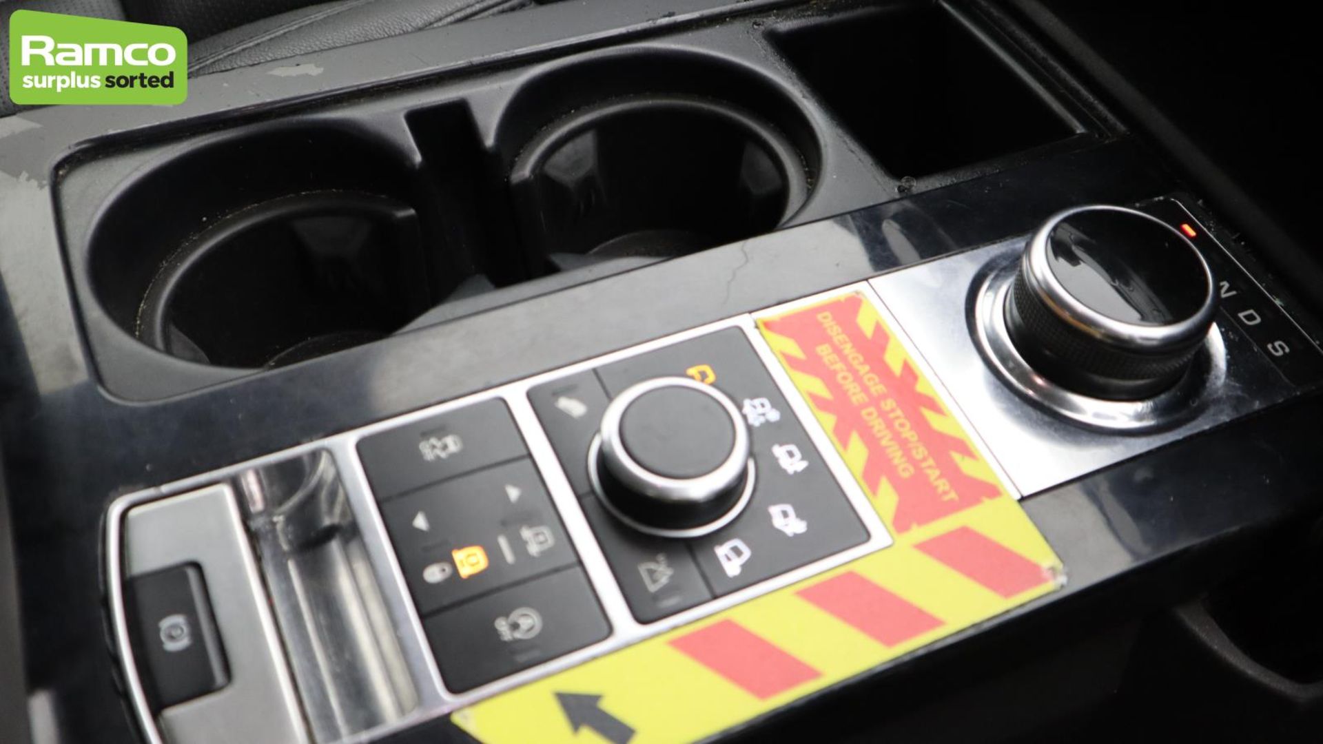 Land Rover Discovery 5 SDV6 3.0 DSE - BA68 OMK - Image 16 of 57