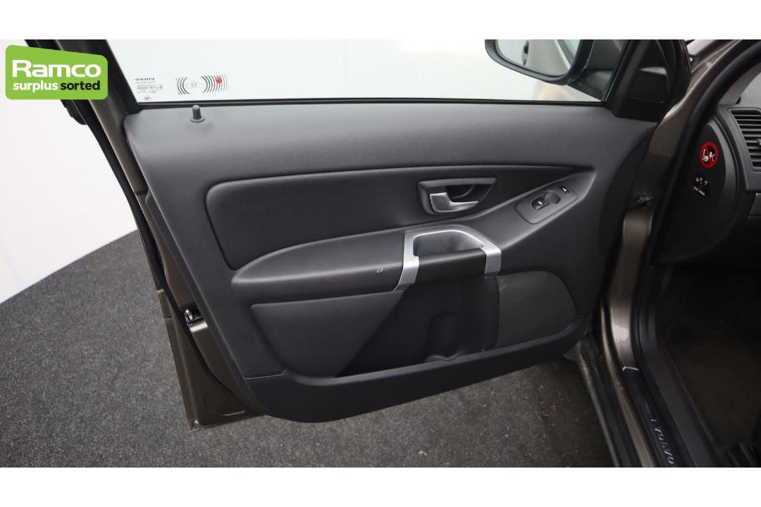 Volvo XC90 D5 AWD 2.4L - AO61 KAX - Image 39 of 64