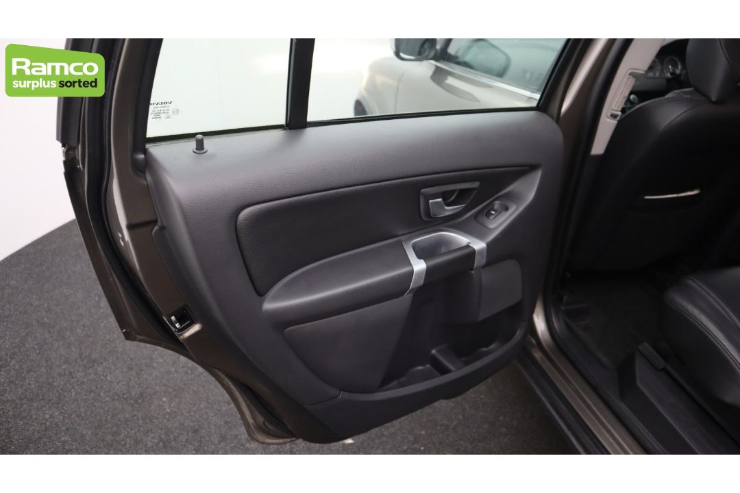 Volvo XC90 D5 AWD 2.4L - AO61 KAX - Image 37 of 64