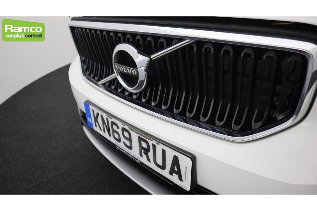 Volvo XC40 Momentum Pro D3 AWD Estate 2.0L - KN69 RUA - Image 34 of 37