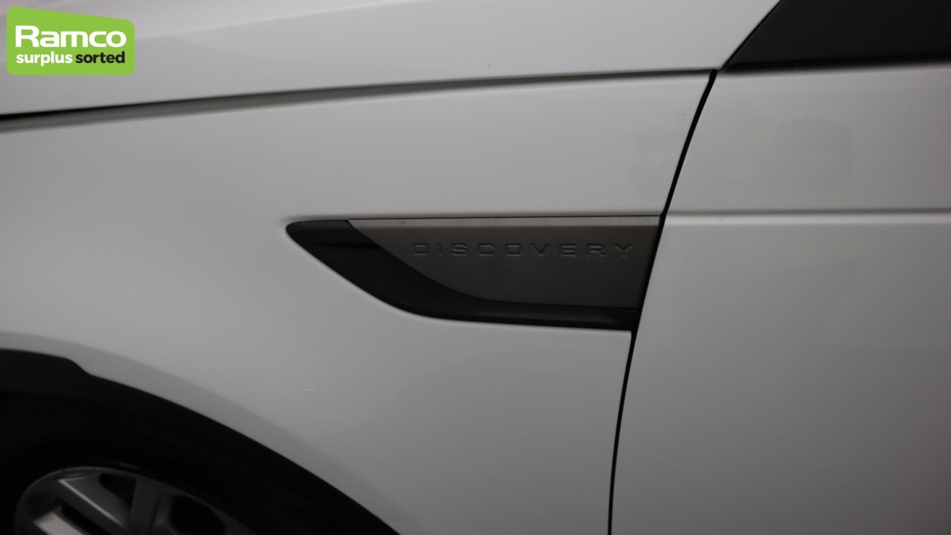 Land Rover Discovery 5 SDV6 3.0 DSE - BA68 OMK - Image 39 of 57