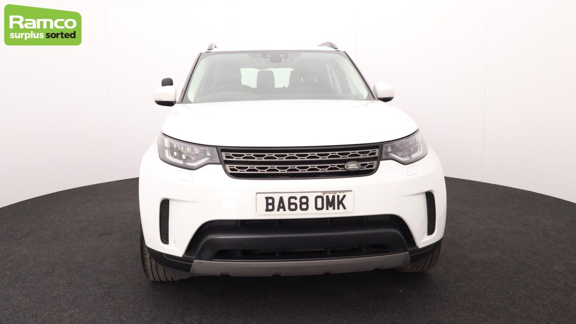 Land Rover Discovery 5 SDV6 3.0 DSE - BA68 OMK - Image 2 of 57