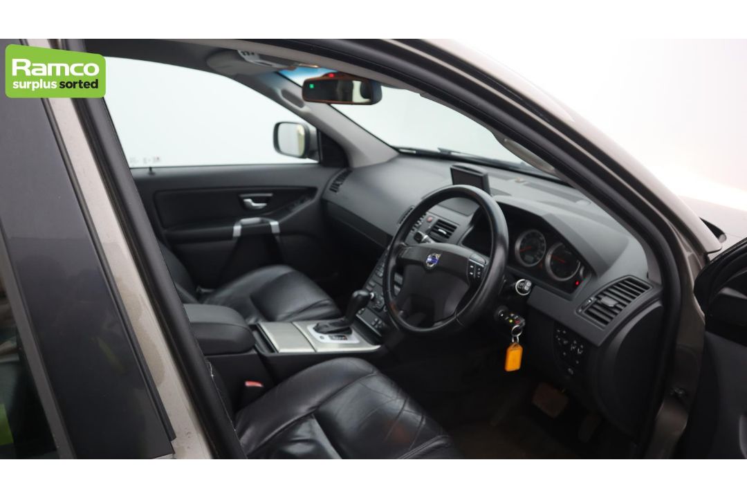 Volvo XC90 D5 AWD 2.4L - AO61 KAX - Image 9 of 64