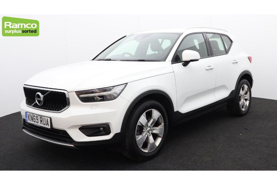 Volvo XC40 Momentum Pro D3 AWD Estate 2.0L - KN69 RUA - Image 1 of 37