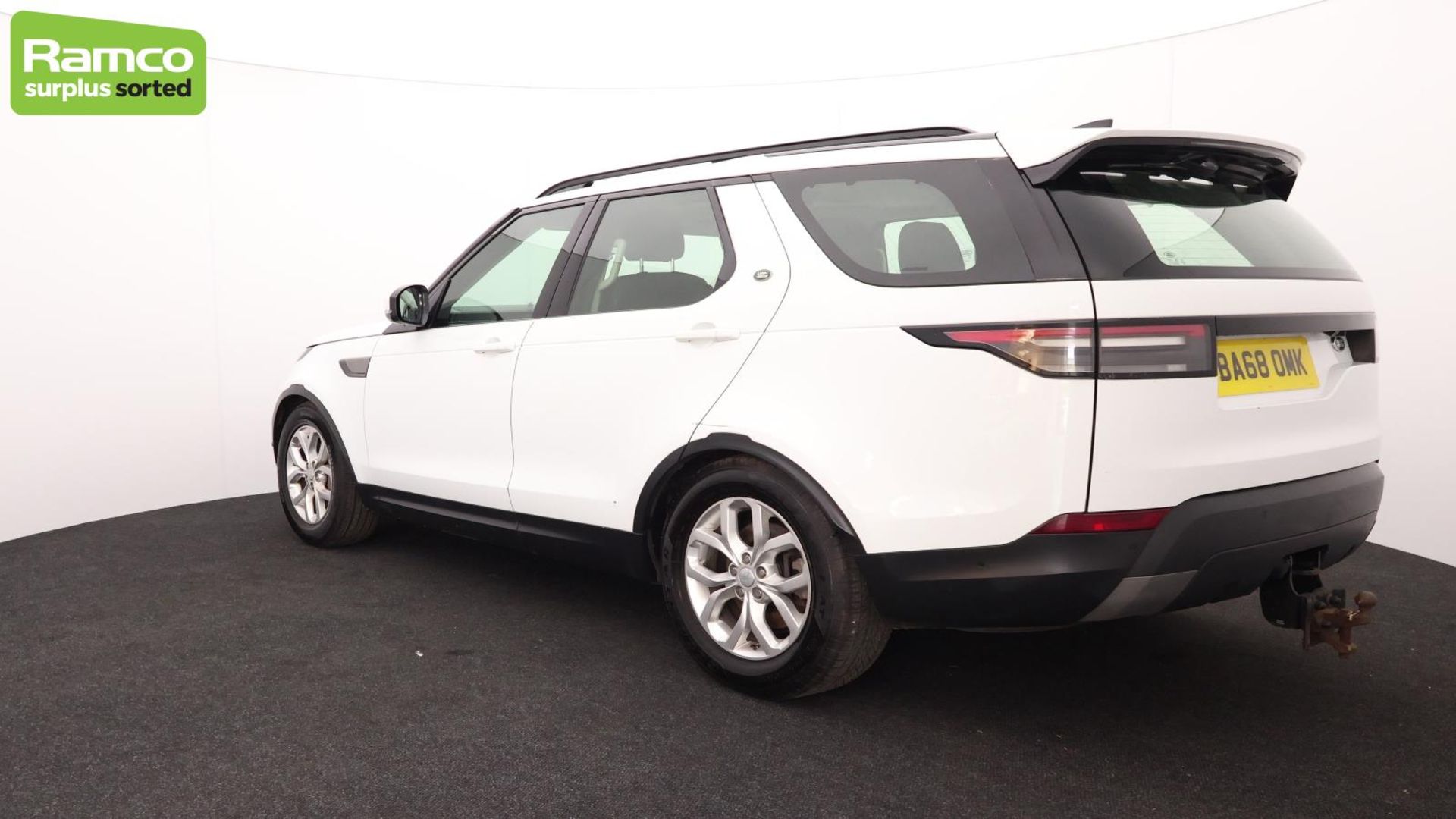Land Rover Discovery 5 SDV6 3.0 DSE - BA68 OMK - Image 7 of 57