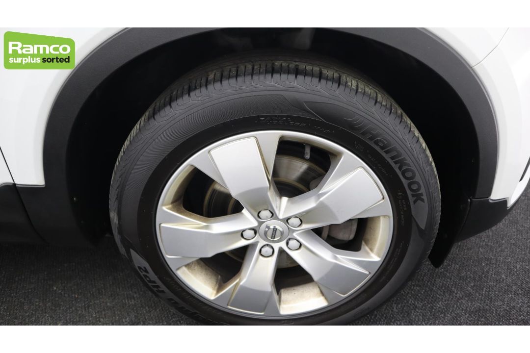 Volvo XC40 Momentum Pro D3 AWD Estate 2.0L - KN69 RUA - Image 36 of 37