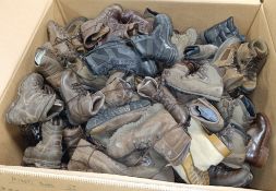 100x pairs of Grade 2 Various combat boots - may include - Magnum, YDS, Haix - mixed sizes