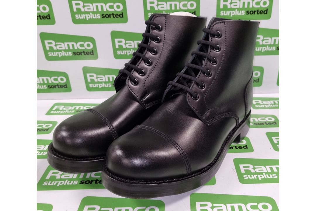 John Land Ankle boots - size 9L - 1 bag, spare laces - Image 1 of 7