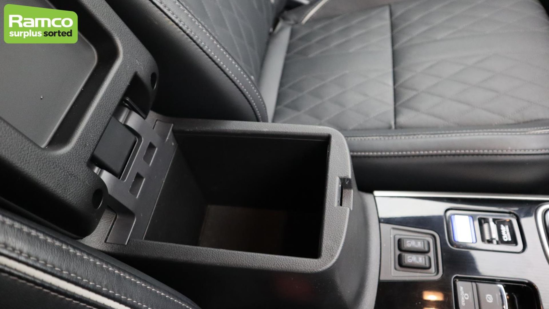 Mitsubishi Outlander 4HS PHEV CVT Estate - WN20 YGA - Image 17 of 45
