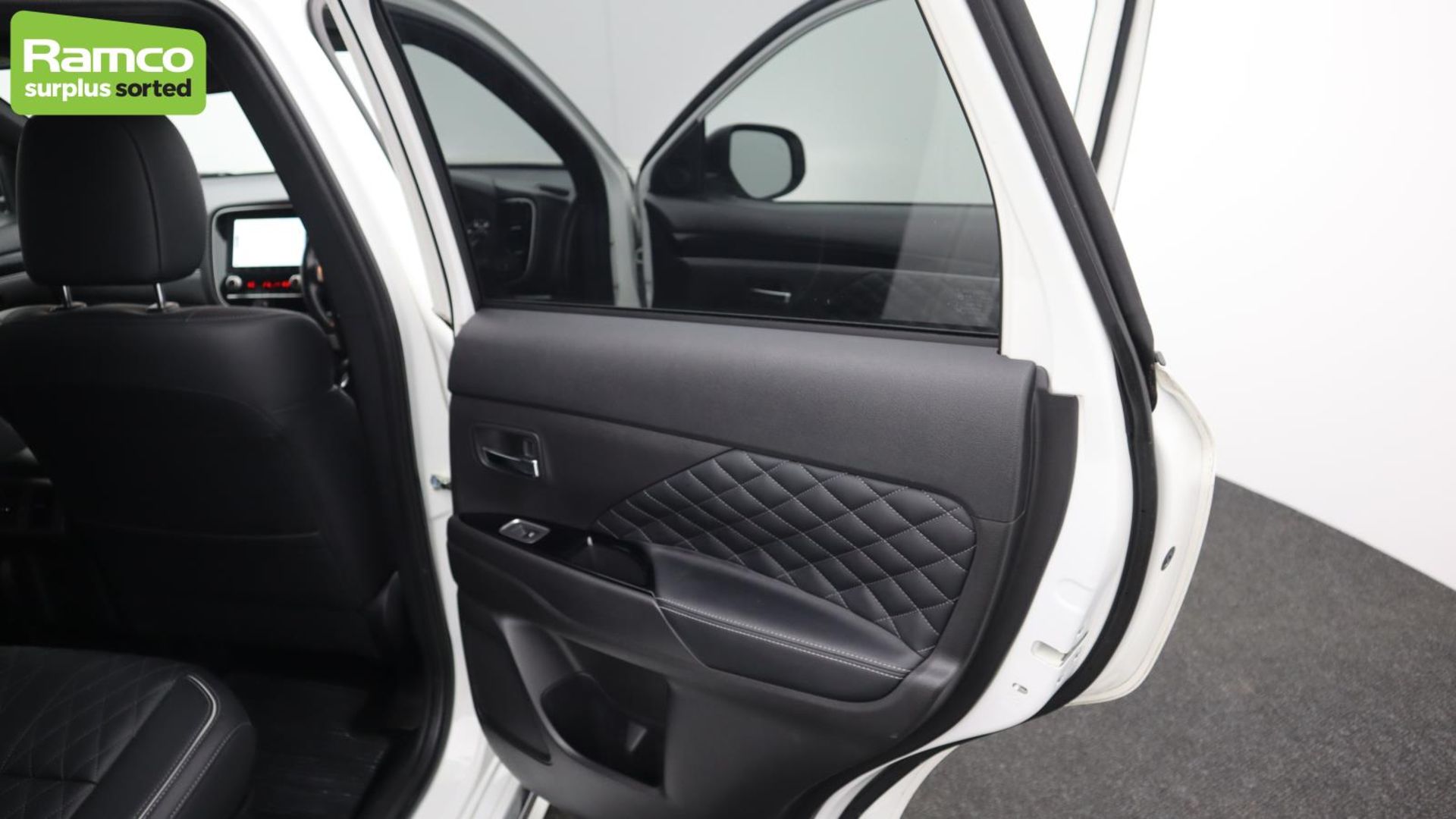 Mitsubishi Outlander 4HS PHEV CVT Estate - WN20 YGA - Image 24 of 45