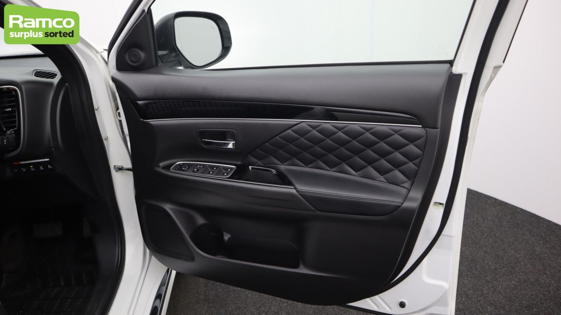 Mitsubishi Outlander 4HS PHEV CVT Estate - WN20 YGA - Image 21 of 45