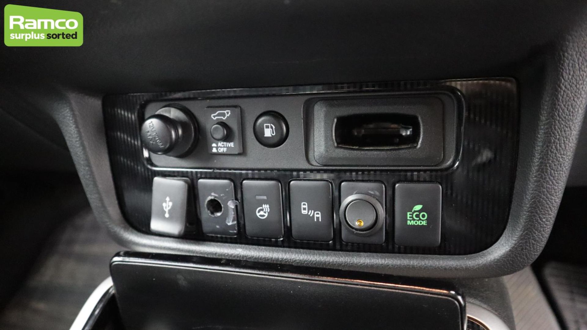 Mitsubishi Outlander 4HS PHEV CVT Estate - WN20 YGA - Image 14 of 45