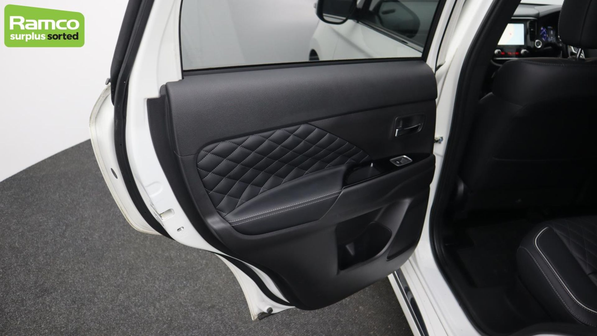 Mitsubishi Outlander 4HS PHEV CVT Estate - WN20 YGA - Image 32 of 45