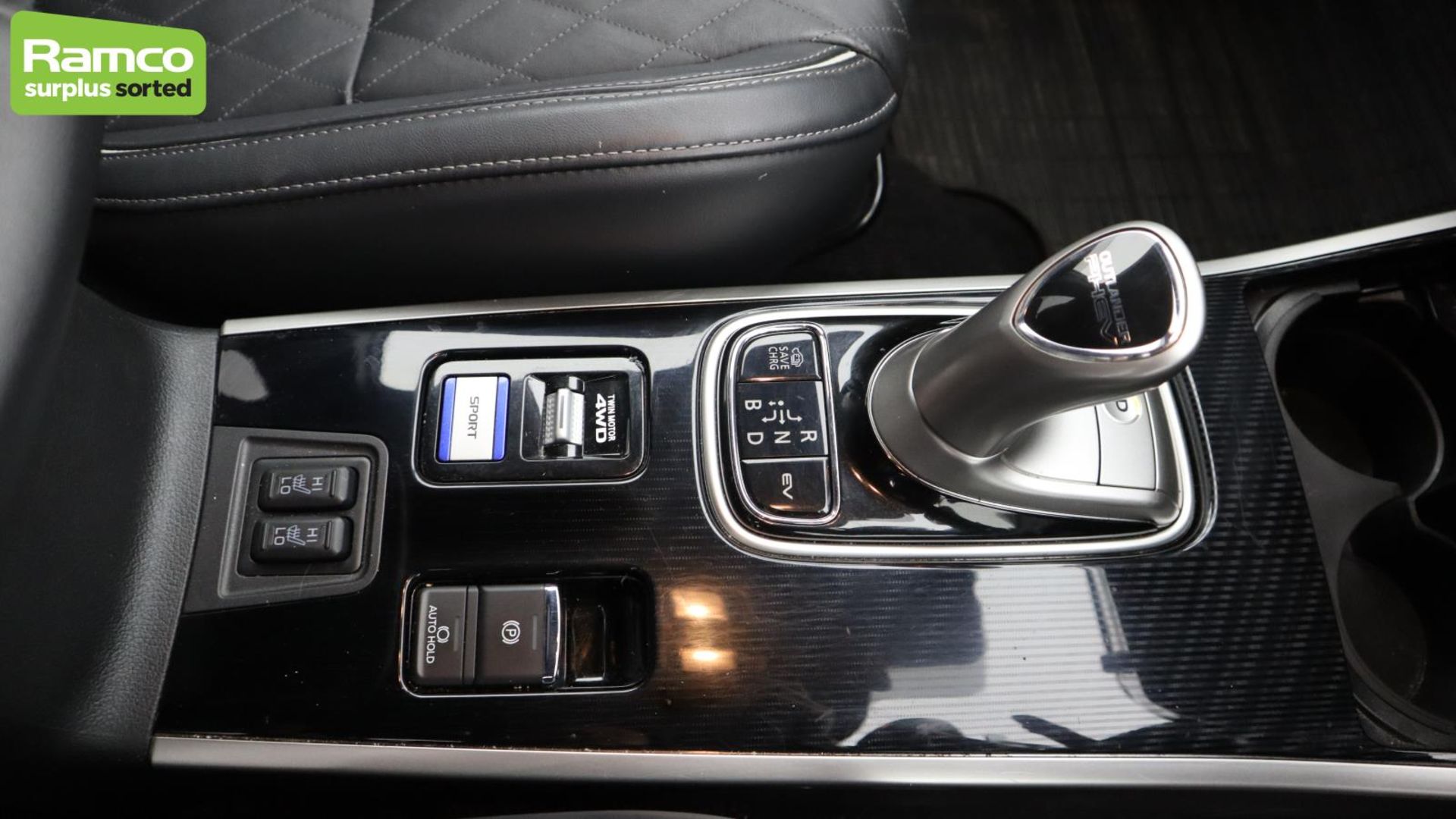 Mitsubishi Outlander 4HS PHEV CVT Estate - WN20 YGA - Image 16 of 45
