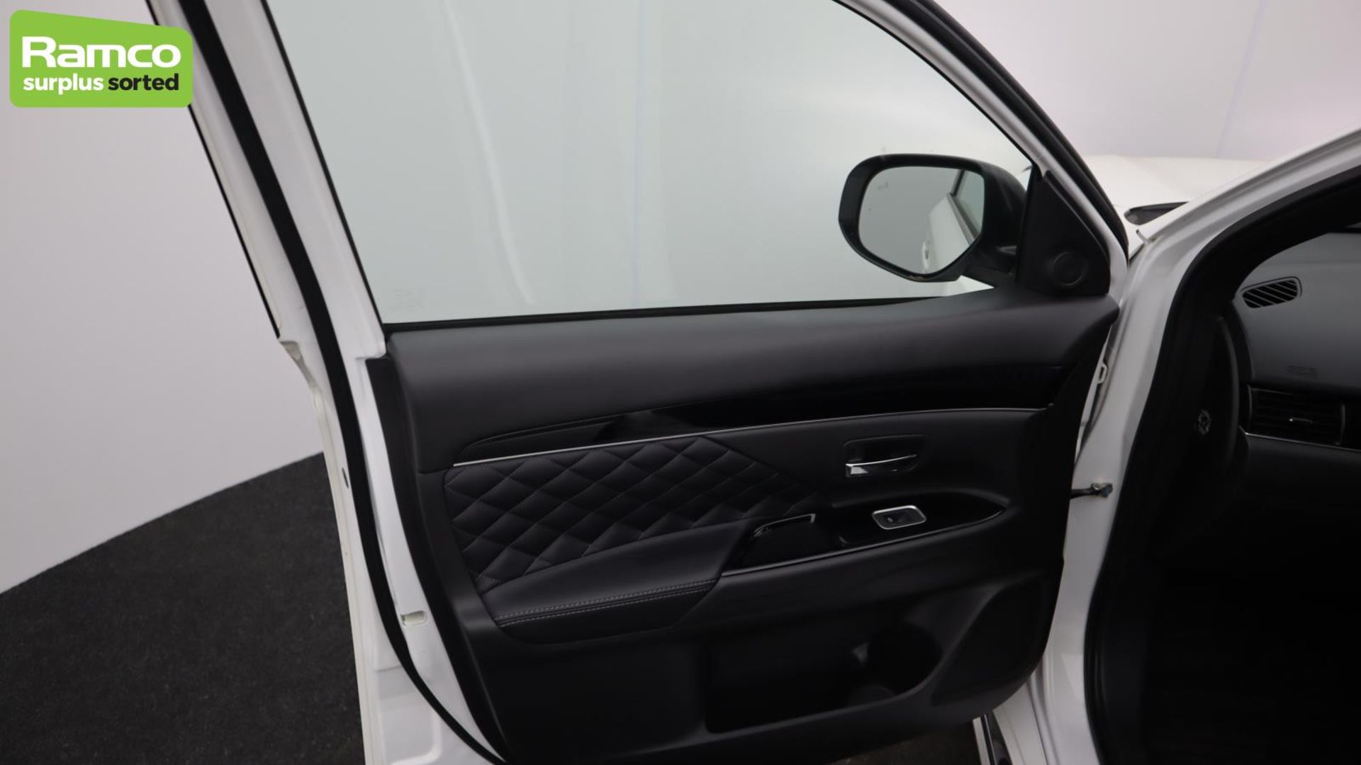 Mitsubishi Outlander 4HS PHEV CVT Estate - WN20 YGA - Image 34 of 45