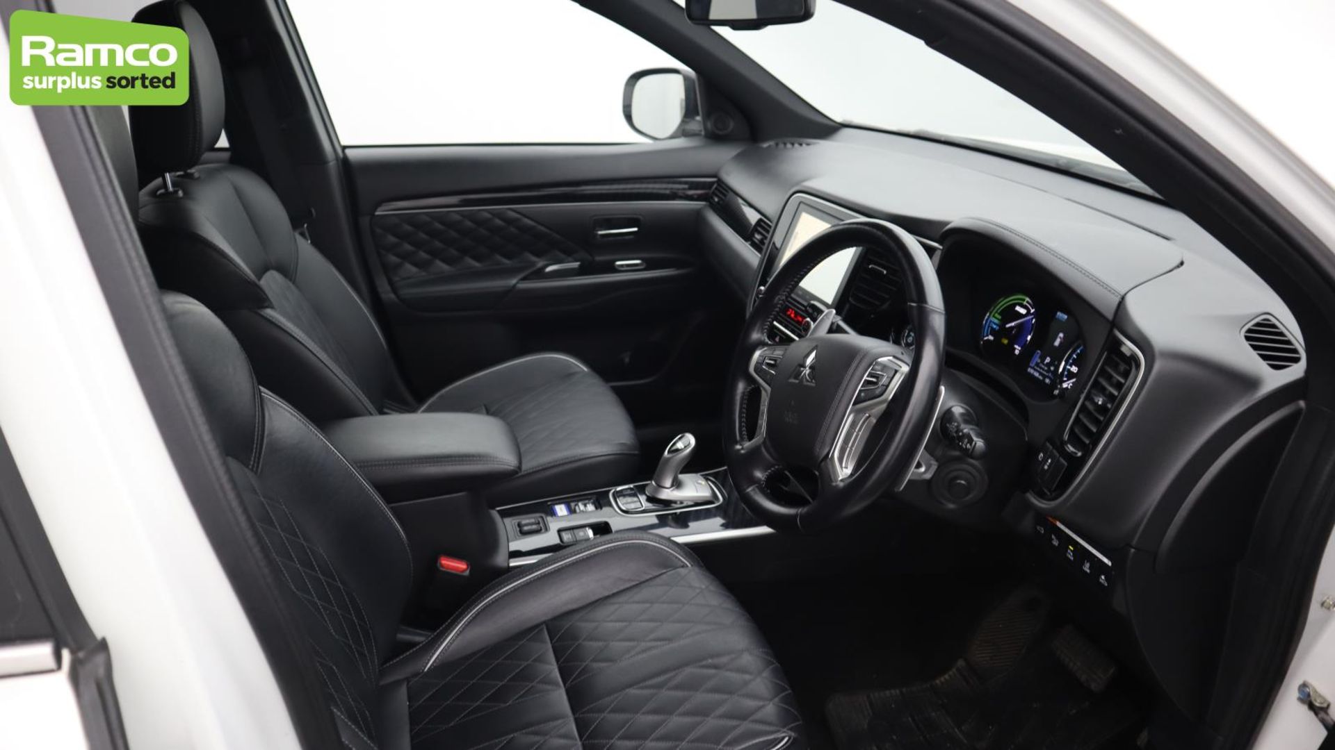 Mitsubishi Outlander 4HS PHEV CVT Estate - WN20 YGA - Image 9 of 45
