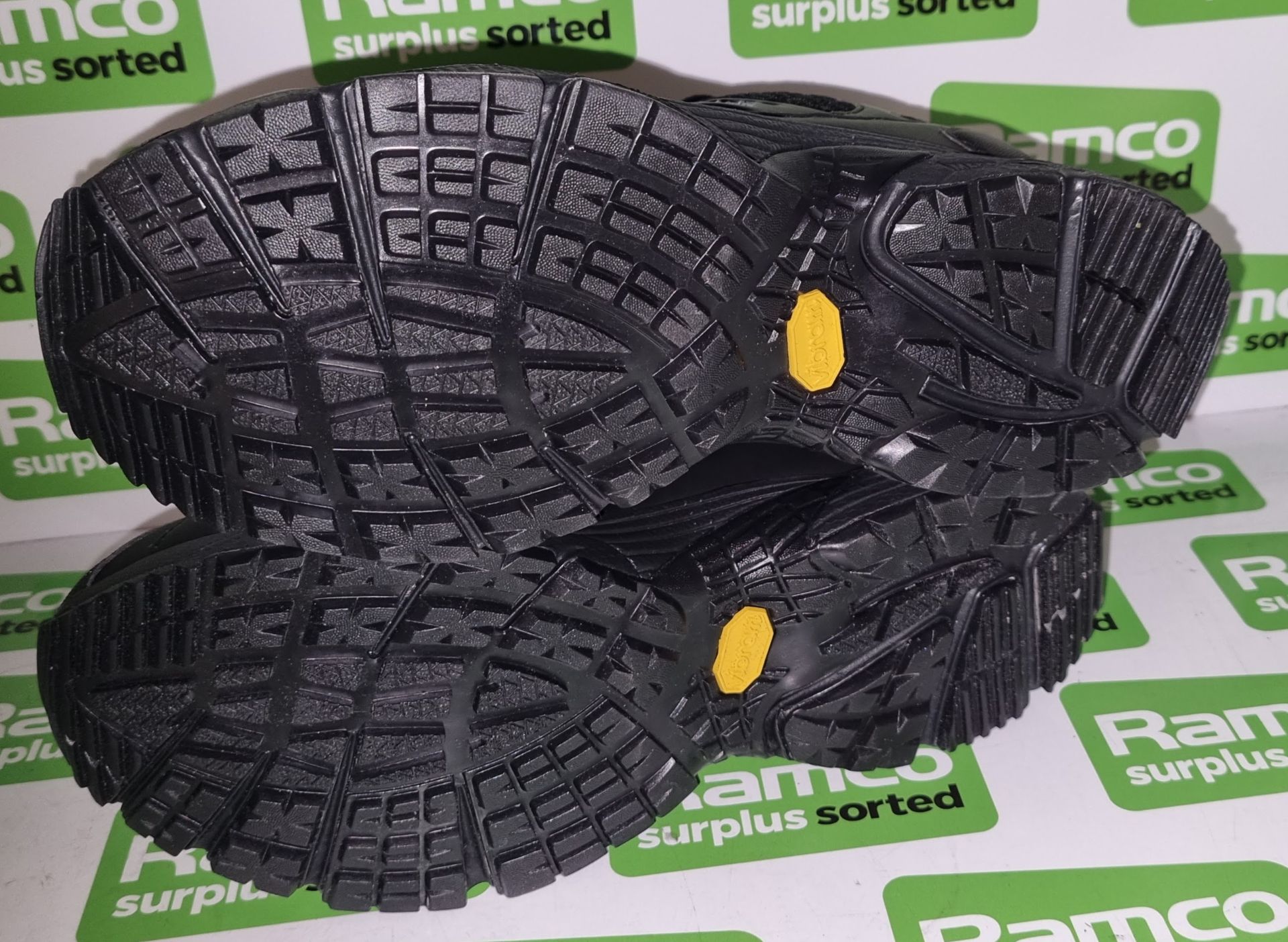2x pairs of Magnum outdoor trainers - Black - size 8M - Image 4 of 6