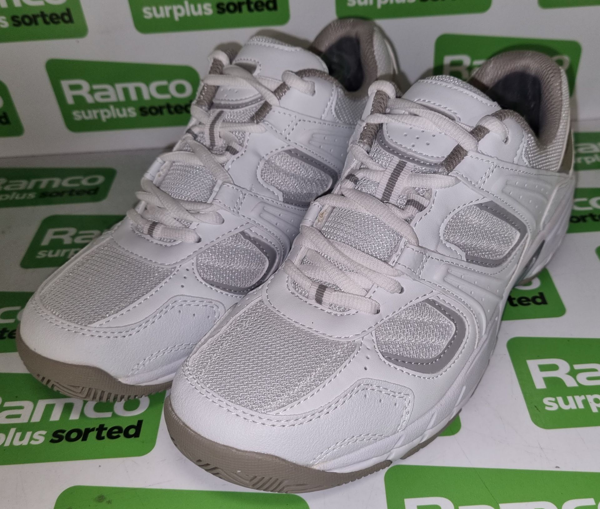 3x pairs of Magnum indoor trainers - White - size 7M - Image 3 of 7